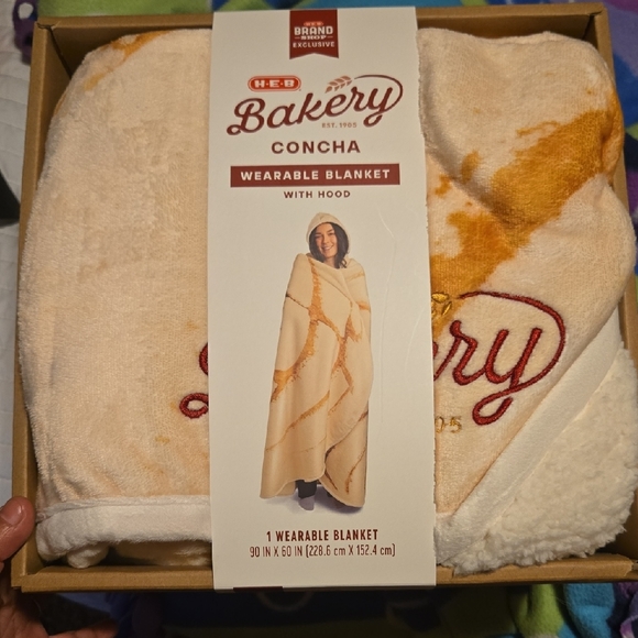 H-E-B Bakery Wearable Blanket with Hood - Picture 3 of 7